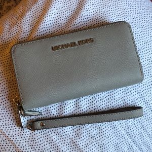 Michael Kors Wristlet READ DESCRIPTION***